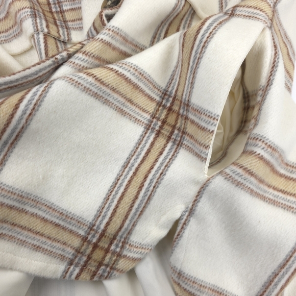 Express Womans White Tan Plaid Thick Sweater Jacket - Oversize Fit  Sz Small - Picture 9 of 13
